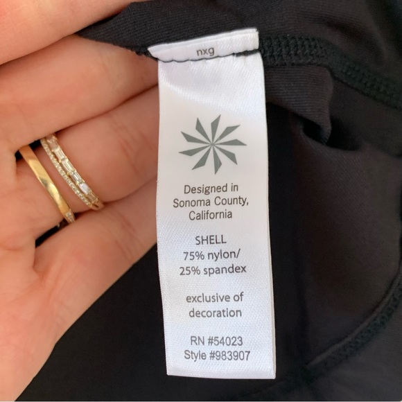 Athleta Swim Shirt Black Long Sleeve Fitted Rash guard T Shirt Scoop Neck Small - Picture 6 of 7